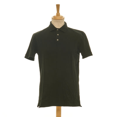 This classic Ralph Lauren Purple Label polo shirt is a timeless wardrobe staple. Made of luxurious cotton, this black polo shirt is in great condition and perfect for any occasion. Enjoy the timeless style of Ralph Lauren with this size small European fit.