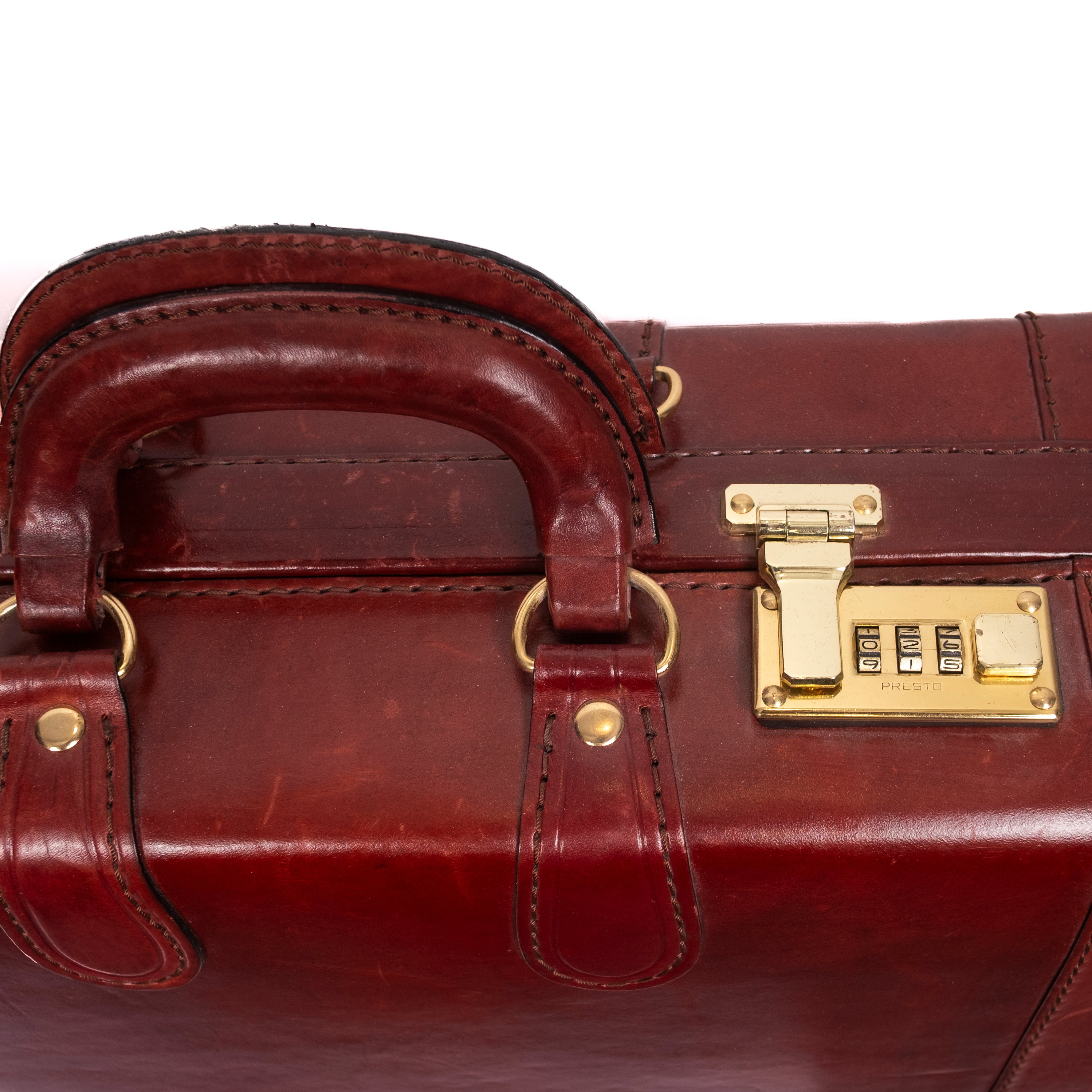 Exclusive Like-New Vintage Burgundy Leather Bag