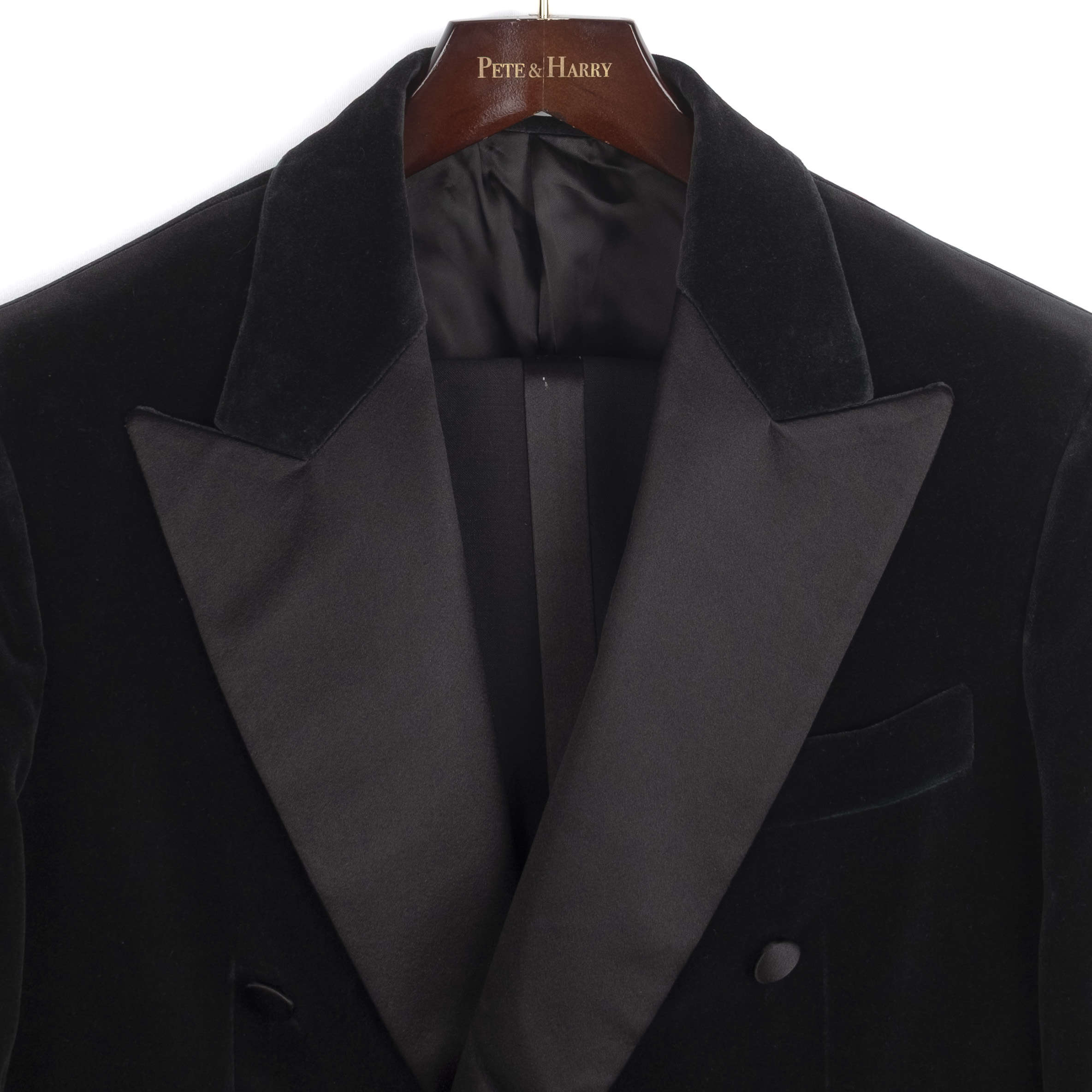 Est Retail Price 20 000 SEK -Neapolitan Hand Tailored Black Velvet Double Breasted Tuxedo Suit Sz 48