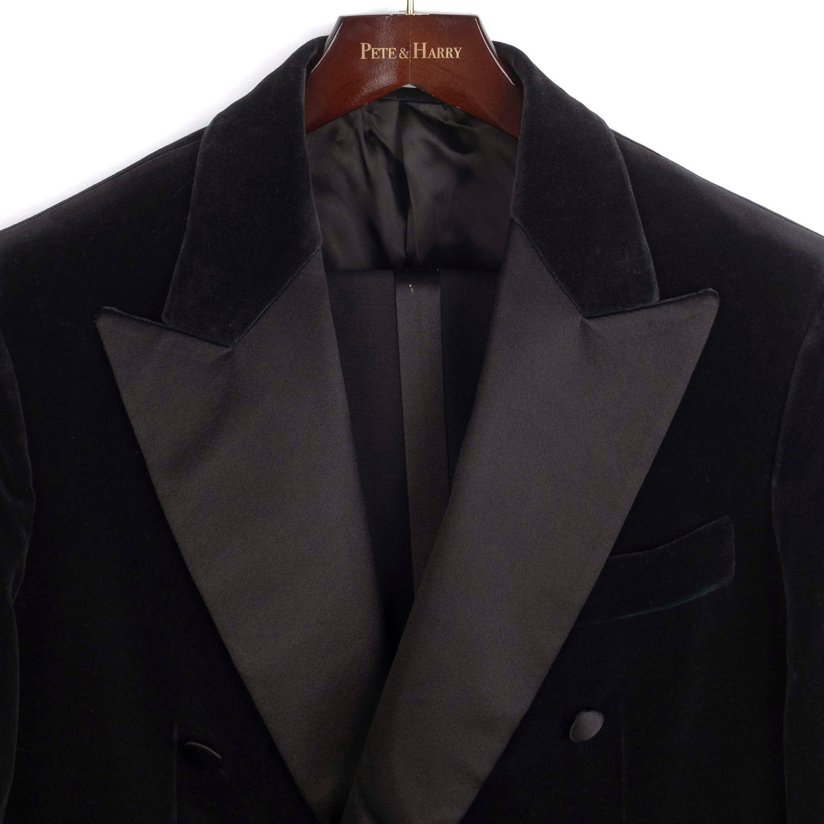 Est Retail Price 20 000 SEK -Neapolitan Hand Tailored Black Velvet Double Breasted Tuxedo Suit Sz 46