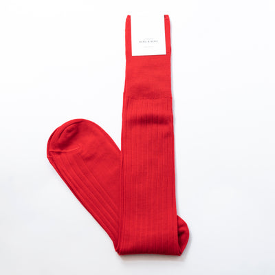 These Berg & Berg Knee-High Ribbed Wool Socks make the ideal accessory for a refined, luxurious look. Crafted with 80% merino wool and 20% polyamide, they boast a timeless quality that has been expertly crafted to perfectly fit a size EU 43-44. Delicately ribbed, they have never been used and remain in mint condition.