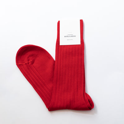 Introducing the Berg & Berg Red Rib Wool Socks, crafted from a sophisticated blend of 80% merino wool and 20% polyamide, this exclusive pair of socks is sure to add subtle sophistication to any outfit. Elegant ribbed detailing and a size of EU 41-42 make this pair a must-have for those seeking a timeless look. Unused and in immaculate condition, this is a luxury item not to be missed.